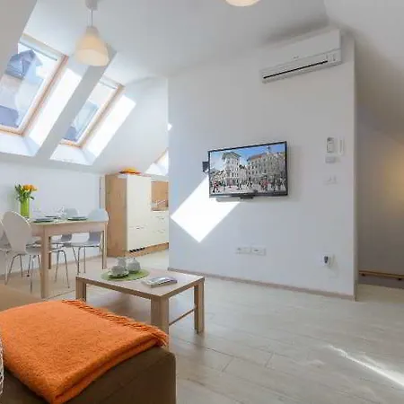 Old Town First Floor Апартаменты